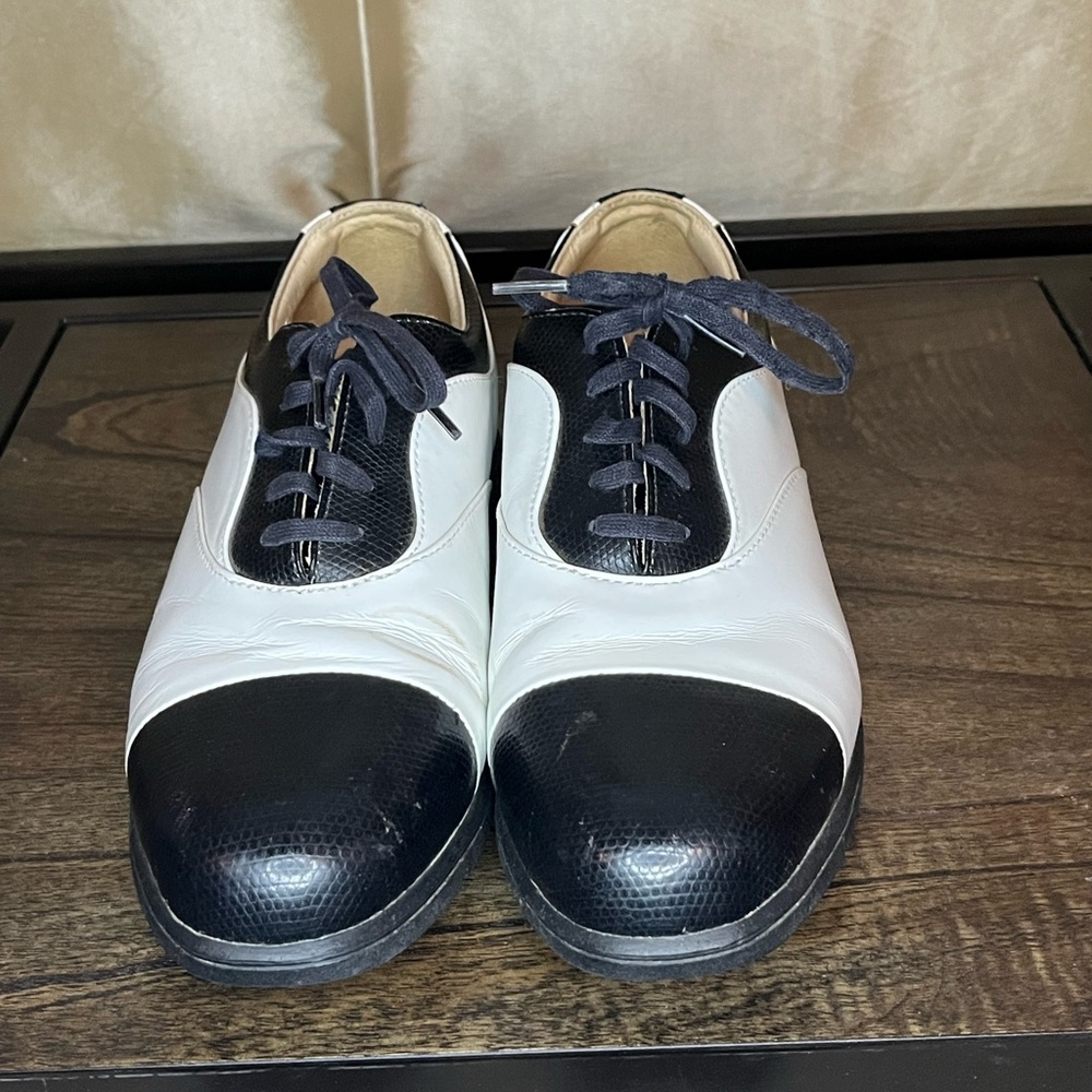 Women’s Nike Golf Shoes-Verdana Last -Black and White. - Picture 3 of 11